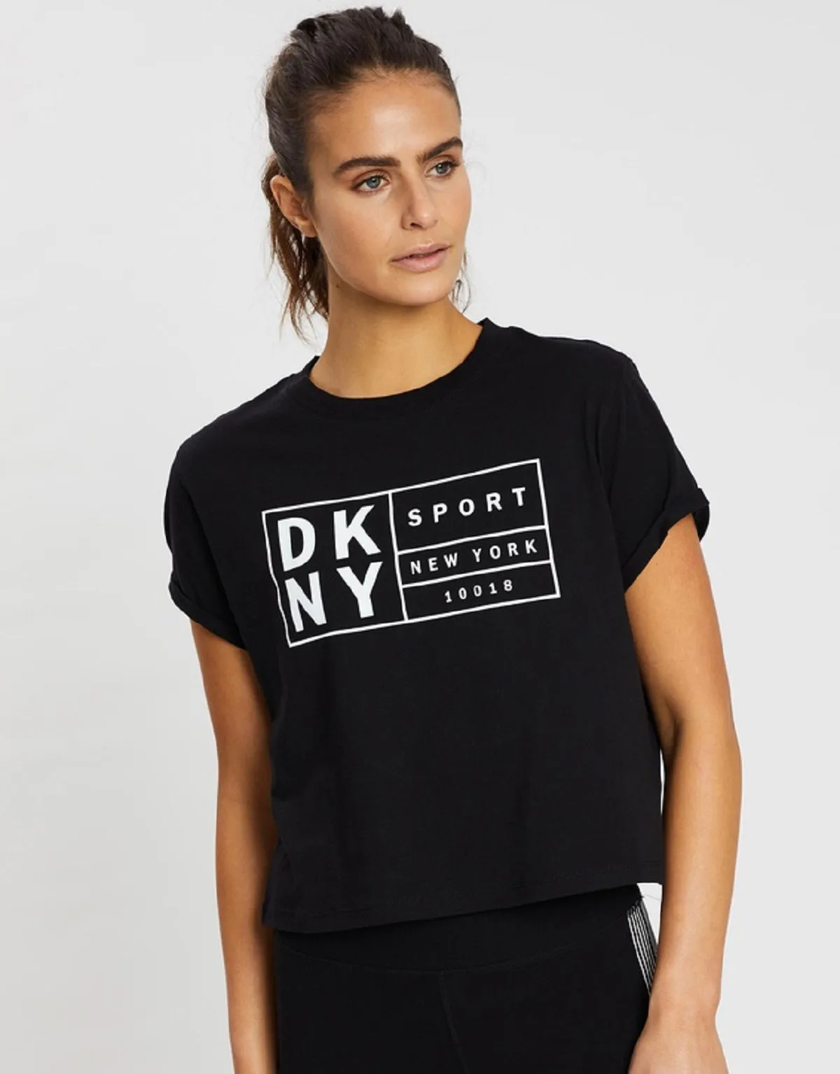 DKNY Women's Sport Boxy Tee Oversized Label Cropped T-Shirt, Black, S