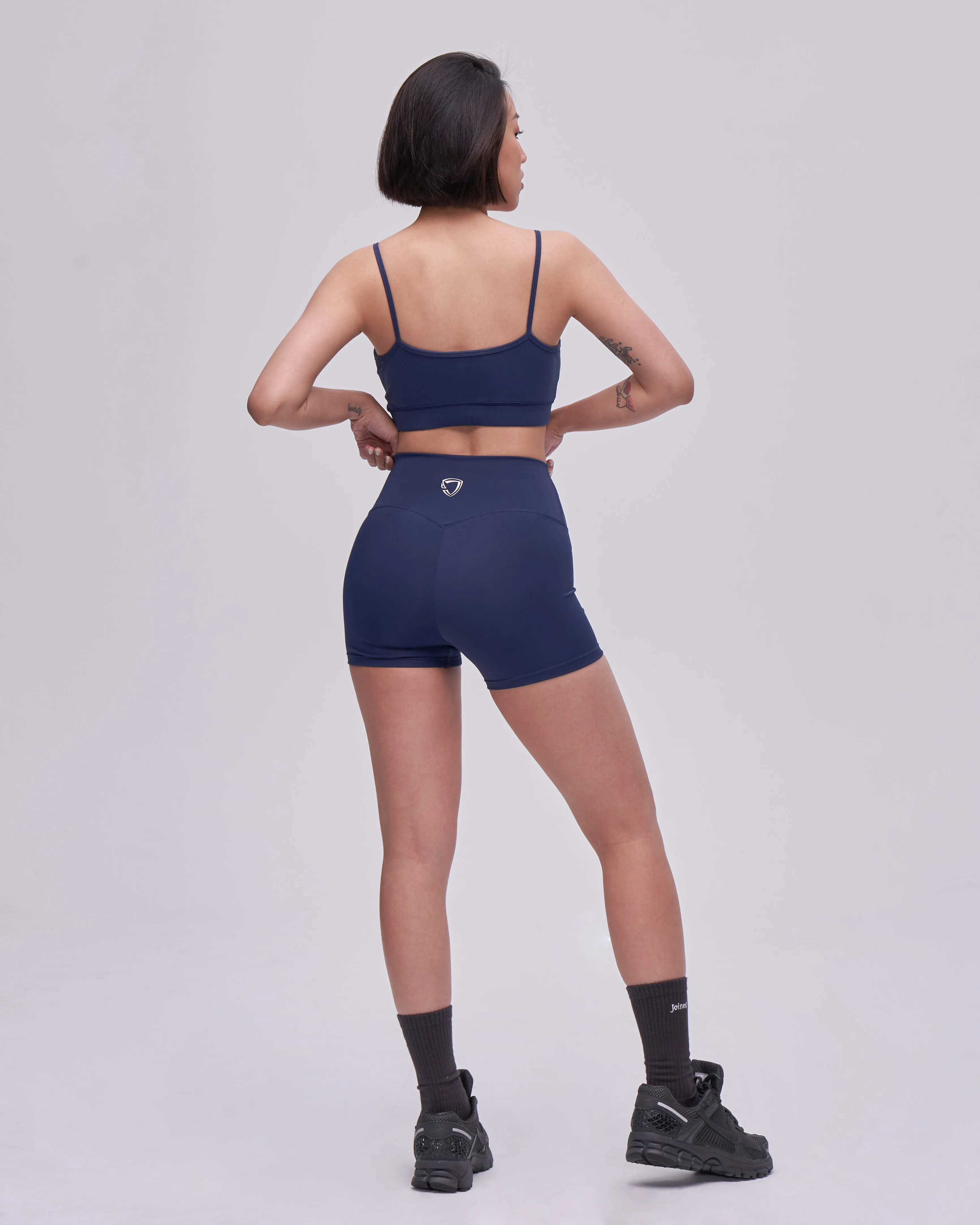 Essential High-Waisted Shorts 4"