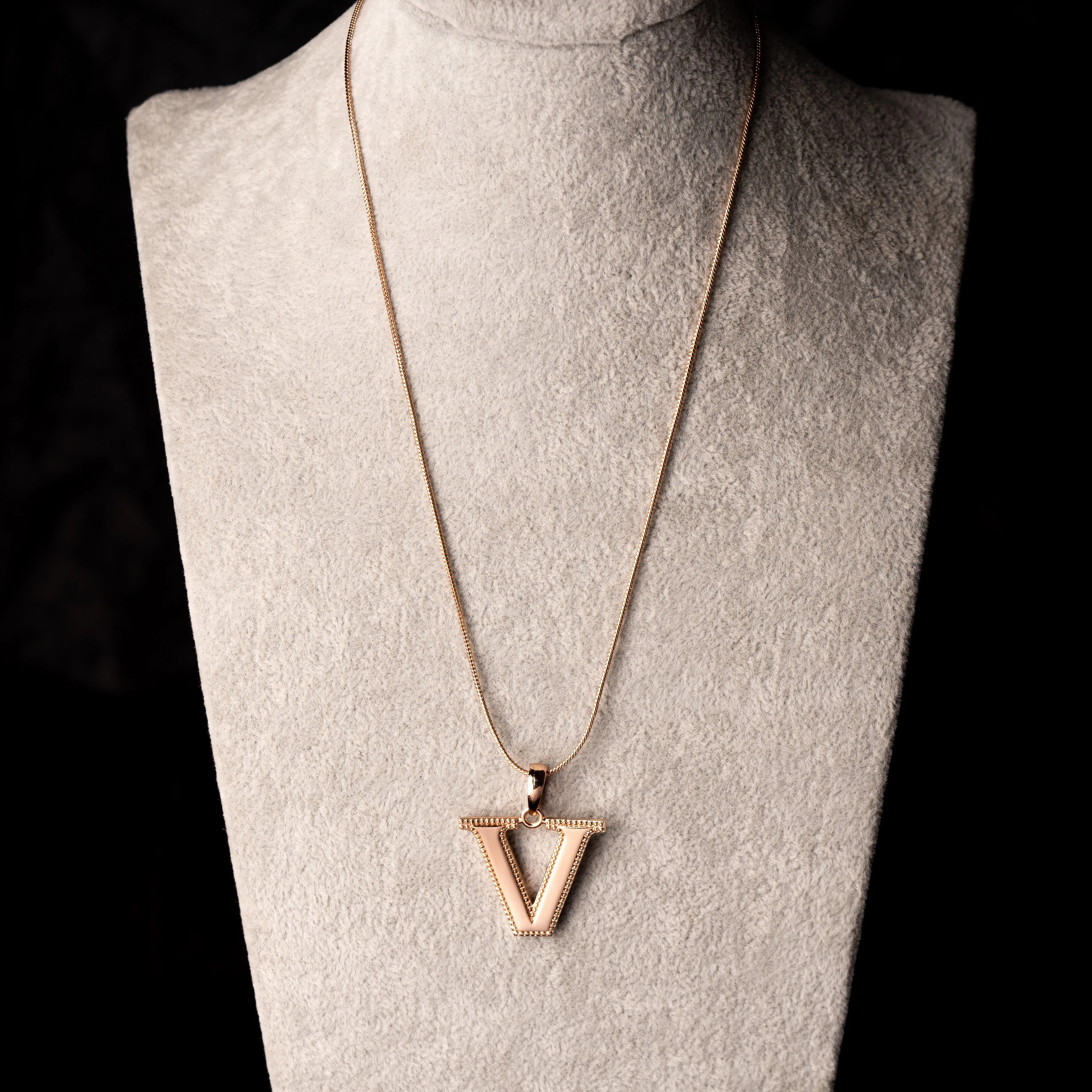 Estele - Charm "V" Rosegold plated Pendant