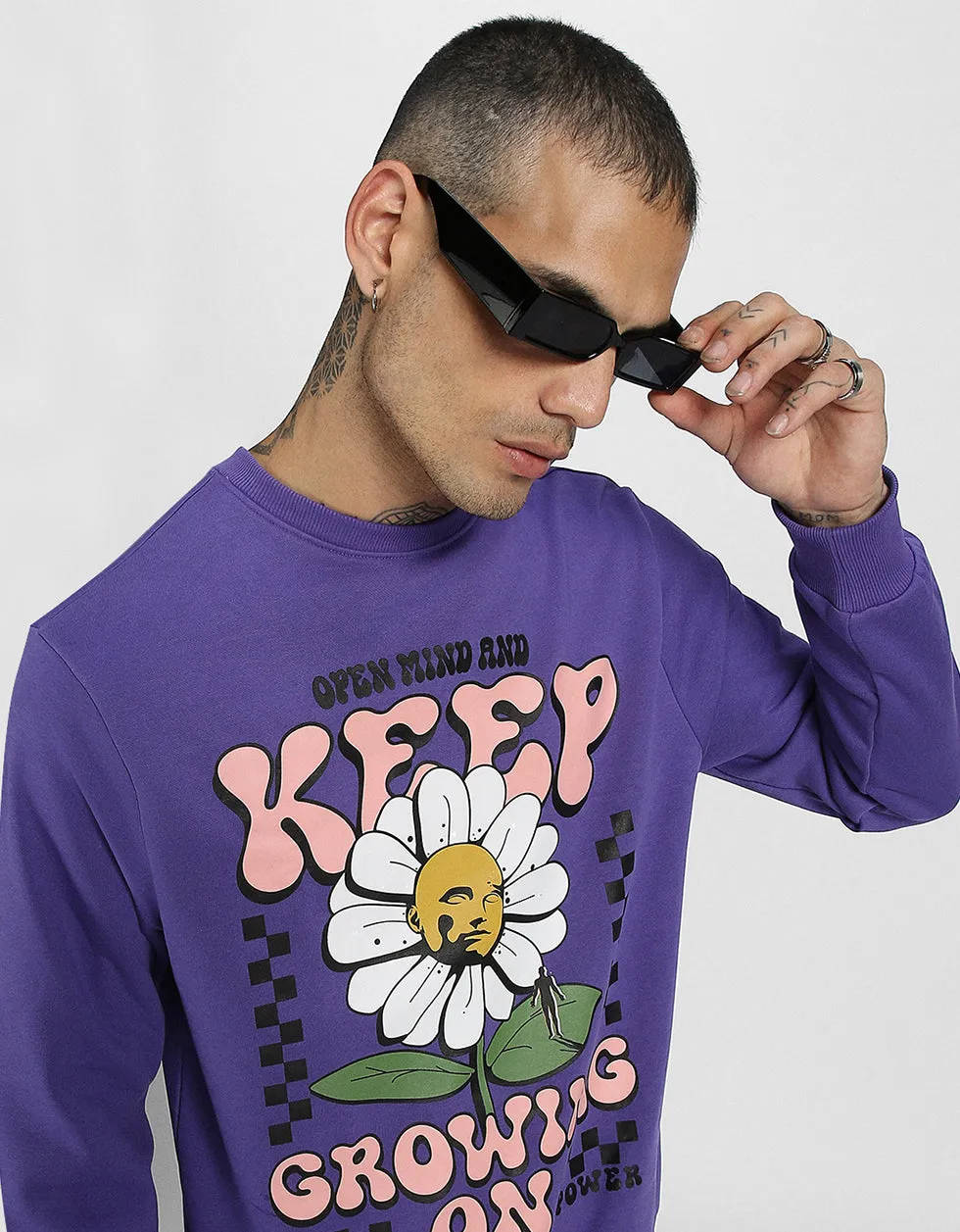 Heres an optimized title with modifiers for the product:

Trendy Purple Sweatshirt with Inspiring Keep Growing Typographic Print